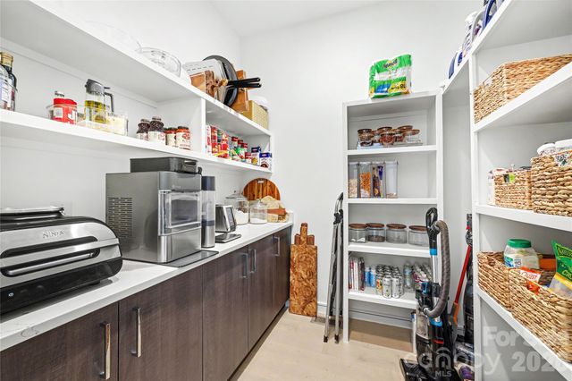 2810 Huntingtowne Farms Lane, Charlotte, NC 28210