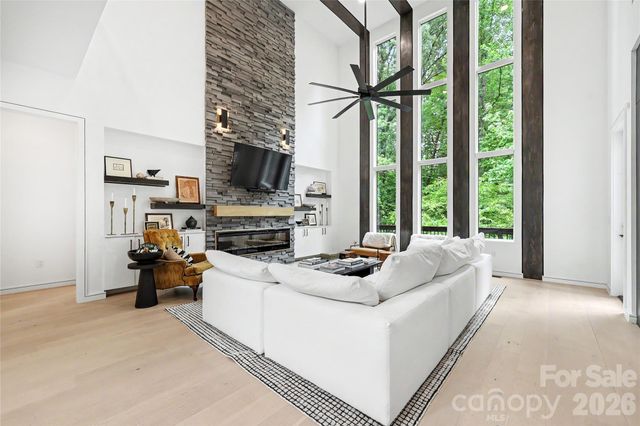 2810 Huntingtowne Farms Lane, Charlotte, NC 28210