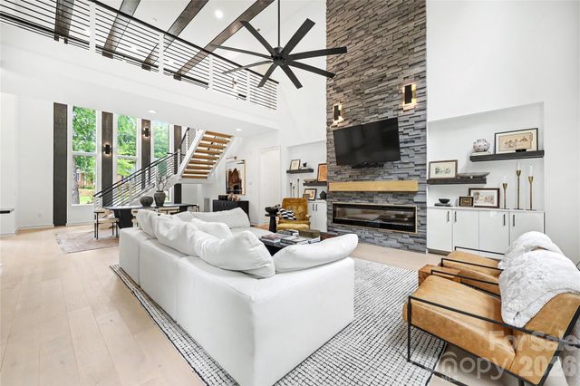 2810 Huntingtowne Farms Lane, Charlotte, NC 28210