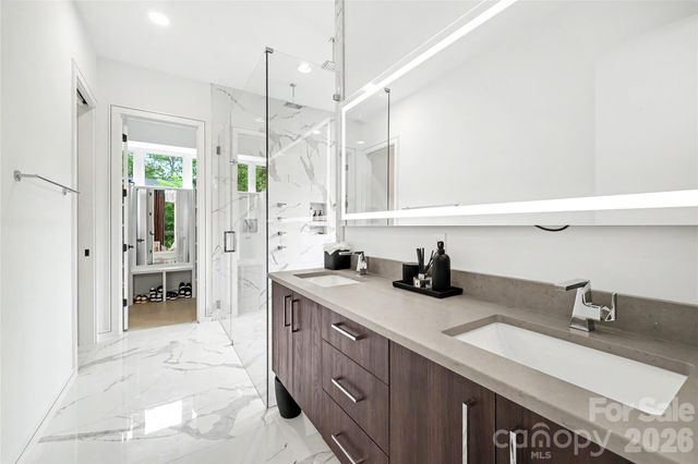 2810 Huntingtowne Farms Lane, Charlotte, NC 28210