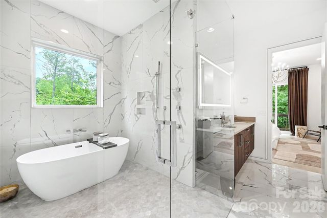 2810 Huntingtowne Farms Lane, Charlotte, NC 28210
