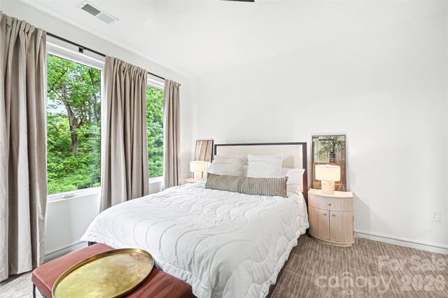 2810 Huntingtowne Farms Lane, Charlotte, NC 28210