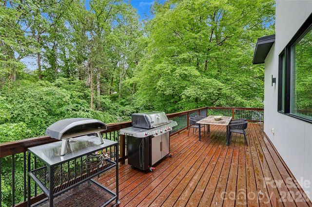 2810 Huntingtowne Farms Lane, Charlotte, NC 28210
