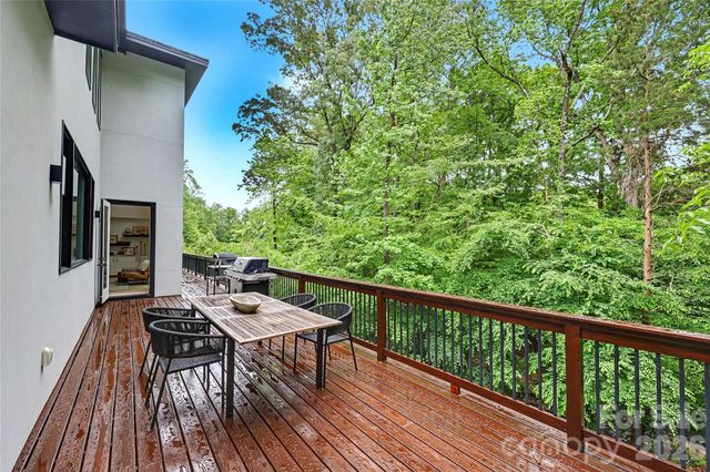 2810 Huntingtowne Farms Lane, Charlotte, NC 28210