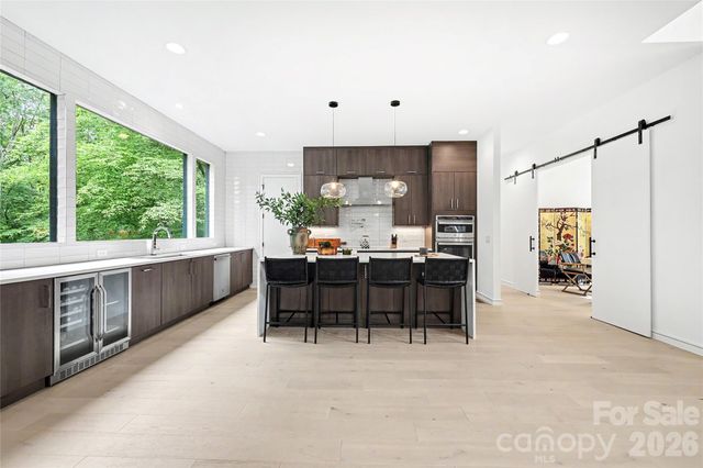 2810 Huntingtowne Farms Lane, Charlotte, NC 28210