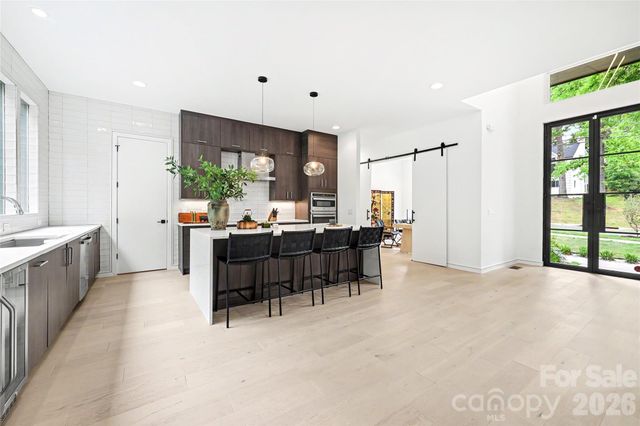 2810 Huntingtowne Farms Lane, Charlotte, NC 28210