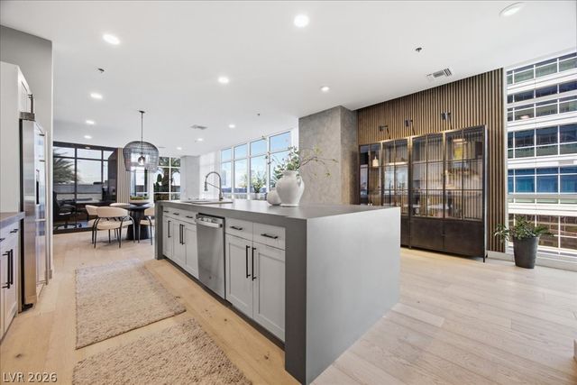 4575 Dean Martin Drive 307, Las Vegas, NV 89103