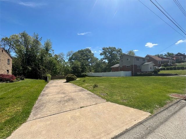 3301 Valewood Dr, Munhall, PA 15120