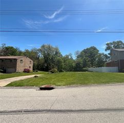 3301 Valewood Dr, Munhall, PA 15120