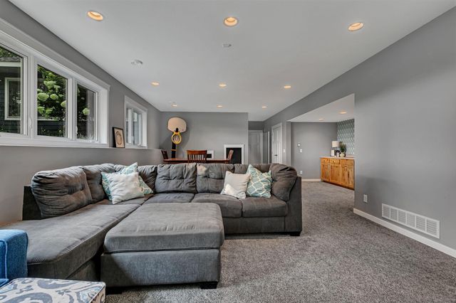 1412 Fairacre Lane SW, Willmar, MN 56201