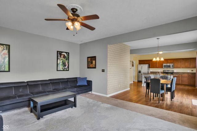 1975 Lakecrest Drive, Columbus, IN 47201