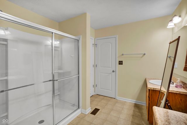 1975 Lakecrest Drive, Columbus, IN 47201