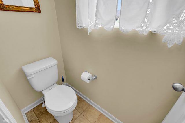 1975 Lakecrest Drive, Columbus, IN 47201