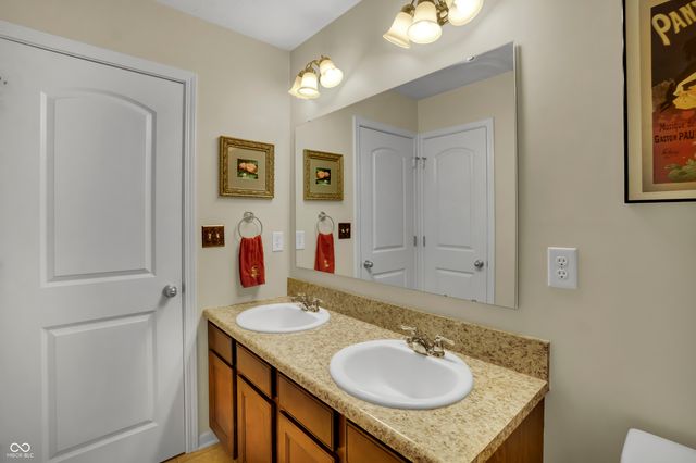 1975 Lakecrest Drive, Columbus, IN 47201