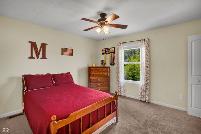1975 Lakecrest Drive, Columbus, IN 47201