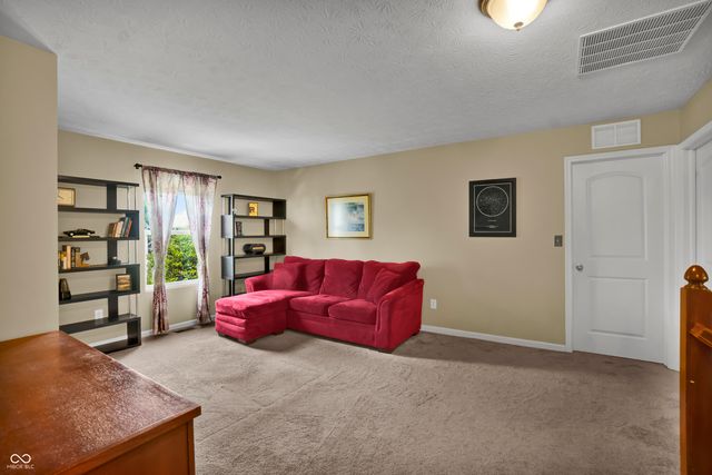 1975 Lakecrest Drive, Columbus, IN 47201