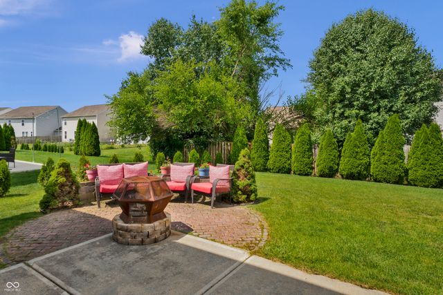 1975 Lakecrest Drive, Columbus, IN 47201