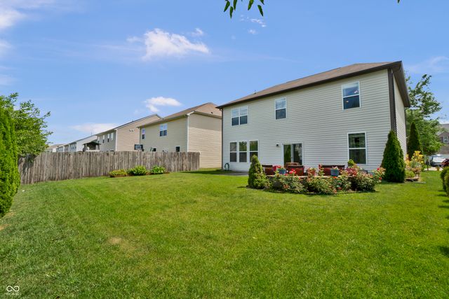 1975 Lakecrest Drive, Columbus, IN 47201