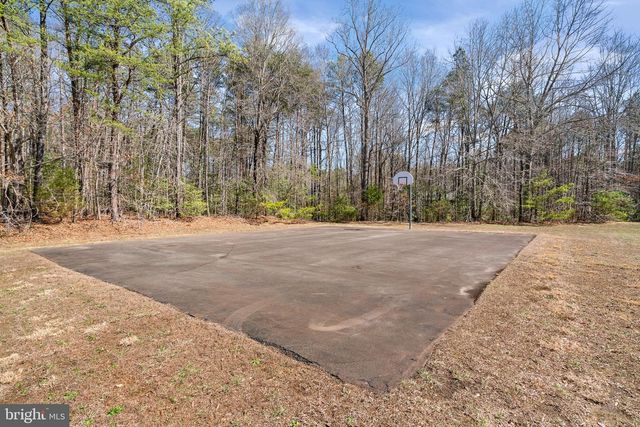 7908 S WOODS DR, Fredericksburg, VA 22408