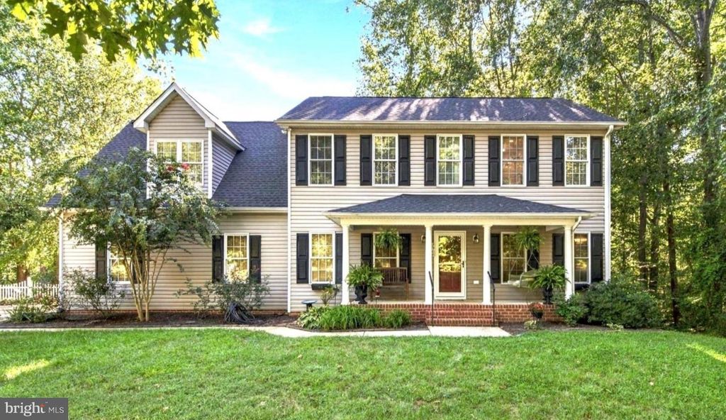 7908 S WOODS DR, Fredericksburg, VA 22408