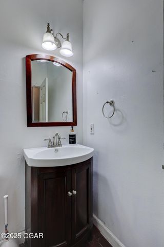 825 Colonial Drive, Webb City, MO 64870