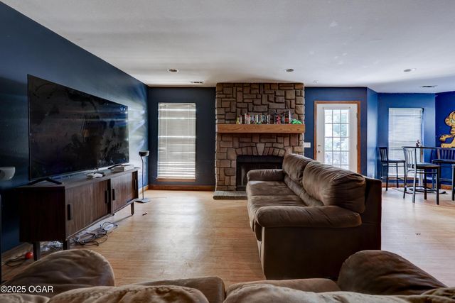 825 Colonial Drive, Webb City, MO 64870