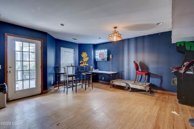 825 Colonial Drive, Webb City, MO 64870