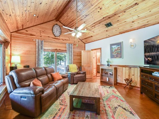 254 MIDDLETON RD, Spicewood, TX 78669