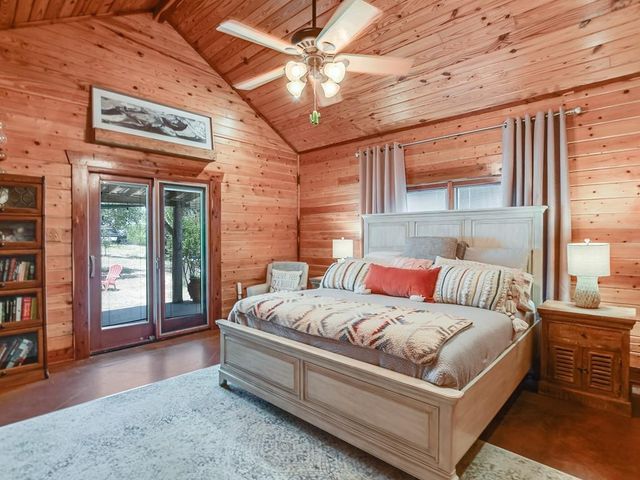 254 MIDDLETON RD, Spicewood, TX 78669