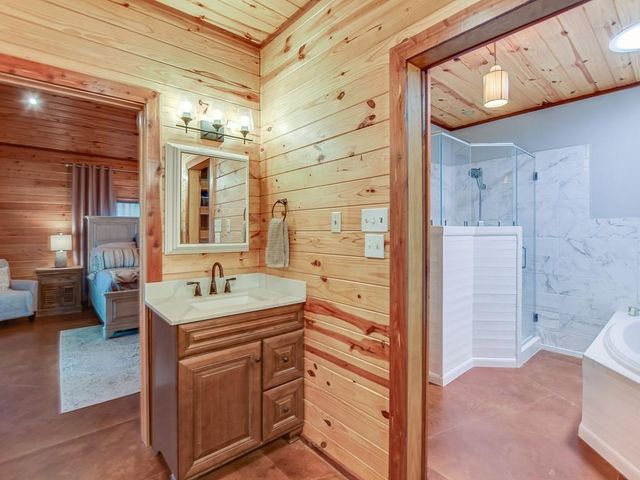 254 MIDDLETON RD, Spicewood, TX 78669