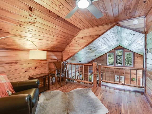 254 MIDDLETON RD, Spicewood, TX 78669