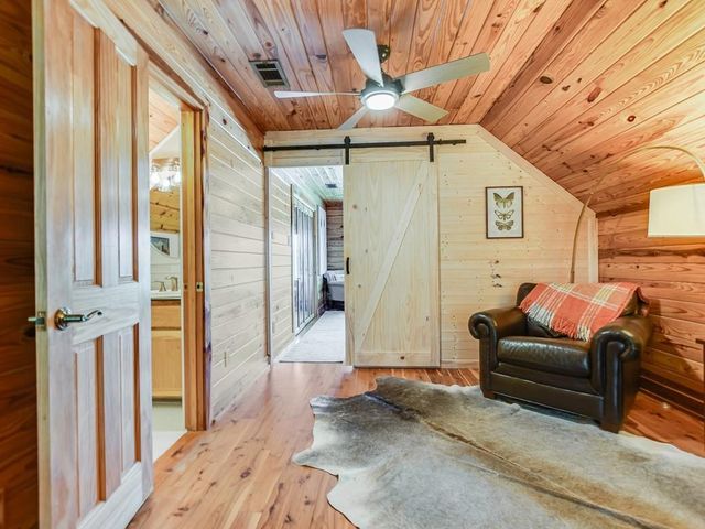 254 MIDDLETON RD, Spicewood, TX 78669