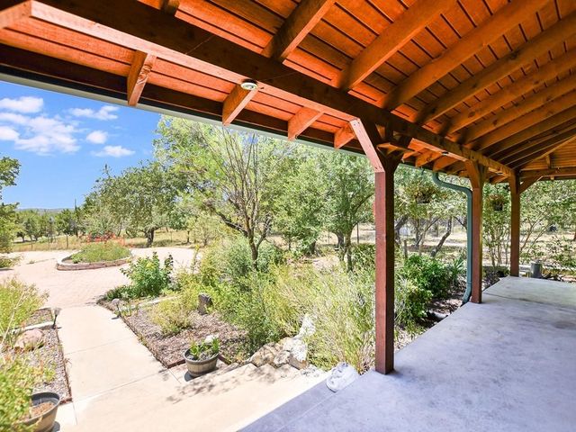 254 MIDDLETON RD, Spicewood, TX 78669