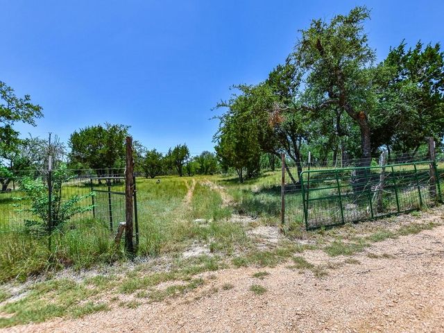 254 MIDDLETON RD, Spicewood, TX 78669