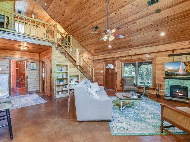 254 MIDDLETON RD, Spicewood, TX 78669