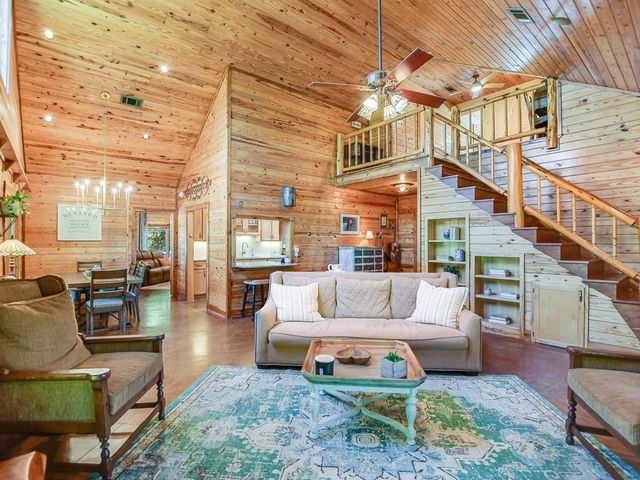 254 MIDDLETON RD, Spicewood, TX 78669