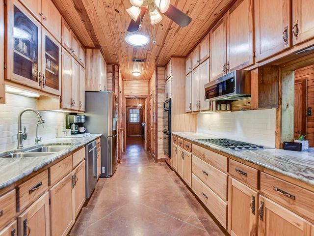 254 MIDDLETON RD, Spicewood, TX 78669