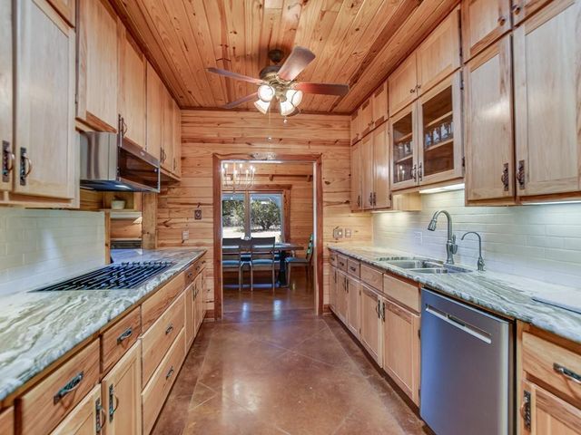 254 MIDDLETON RD, Spicewood, TX 78669