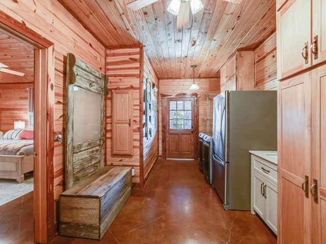 254 MIDDLETON RD, Spicewood, TX 78669