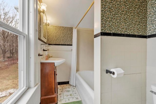 49 Lincoln Ave, Orange, MA 01364