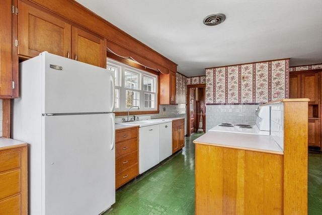 49 Lincoln Ave, Orange, MA 01364