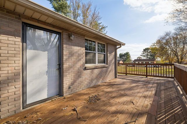 202 Austin Drive, Portland, TN 37148