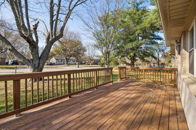 202 Austin Drive, Portland, TN 37148