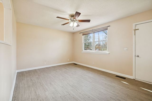 202 Austin Drive, Portland, TN 37148