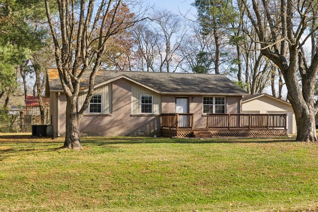 202 Austin Drive, Portland, TN 37148