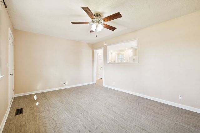 202 Austin Drive, Portland, TN 37148