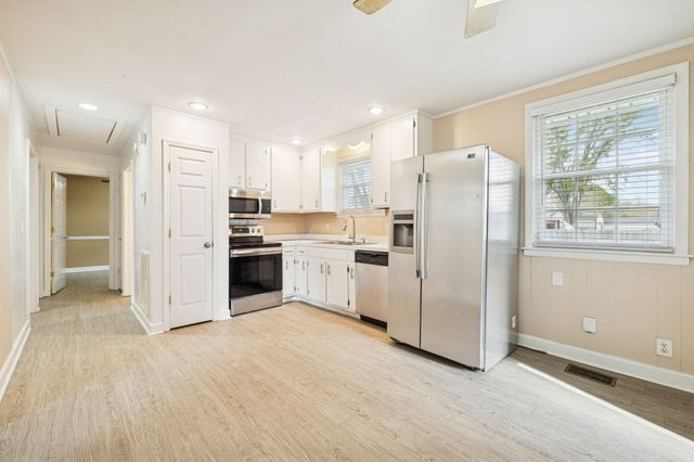 202 Austin Drive, Portland, TN 37148