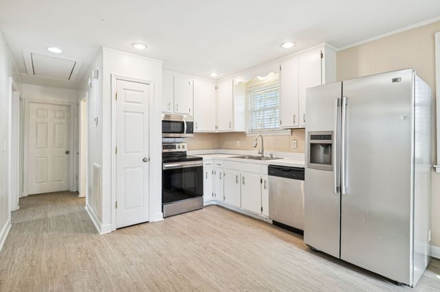 202 Austin Drive, Portland, TN 37148