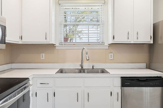 202 Austin Drive, Portland, TN 37148