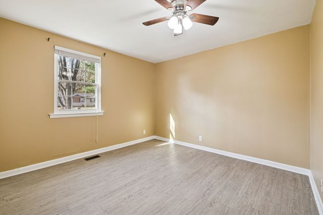 202 Austin Drive, Portland, TN 37148